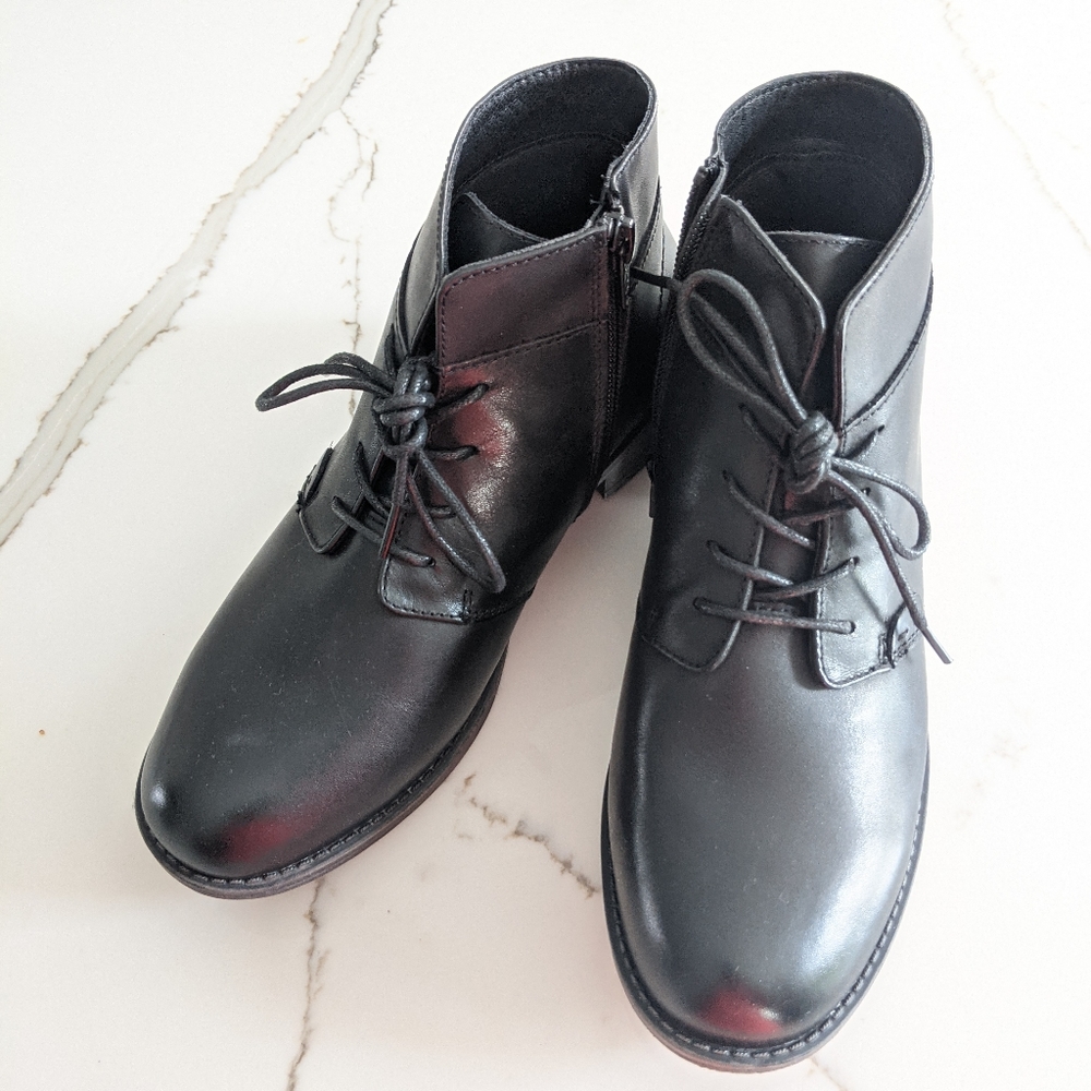 Propet size 7 booties